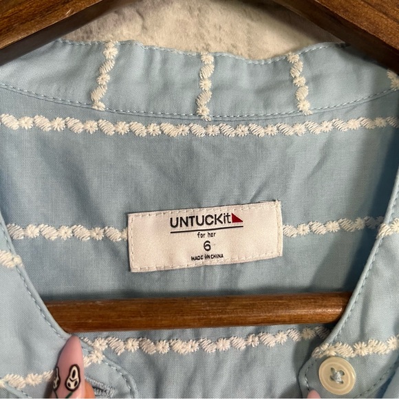 Untuckit Jocelyn Light Blue Embroidered Stripes Career Button Professional Top 6 - Picture 2 of 9